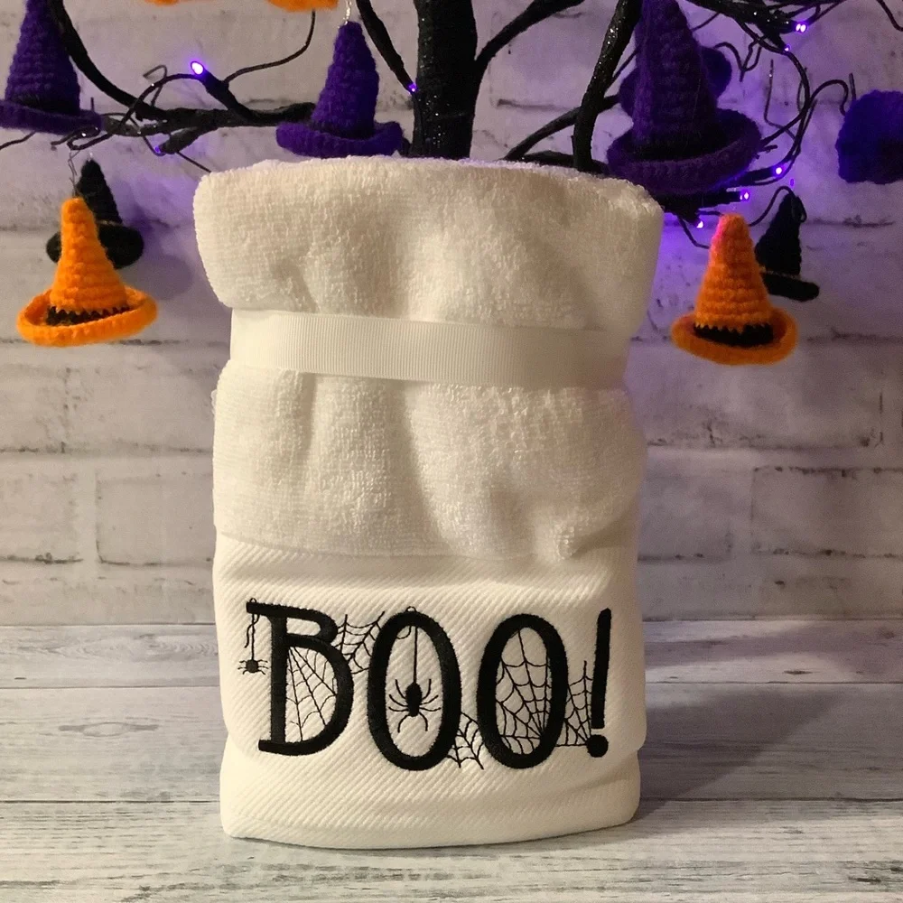WELL DRESSED HOME 2pk Boo Embroidered Hand Towels